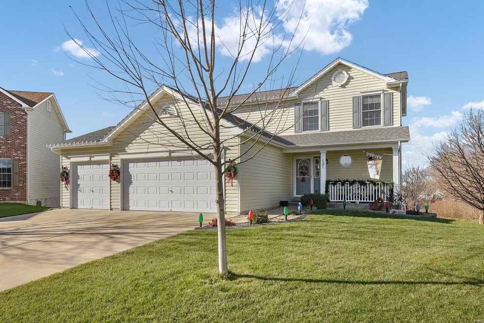 Great curb appeal on this cul-de-sac premium lot h