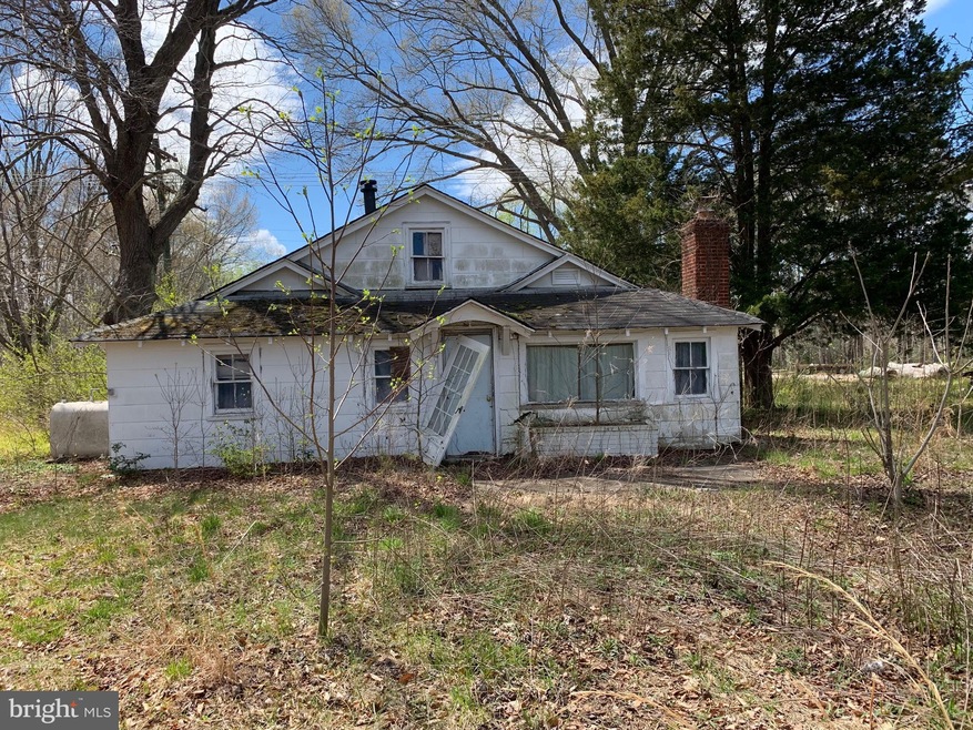 1067 James Monroe Hwy, Colonial Beach, VA 22443 - photo 1