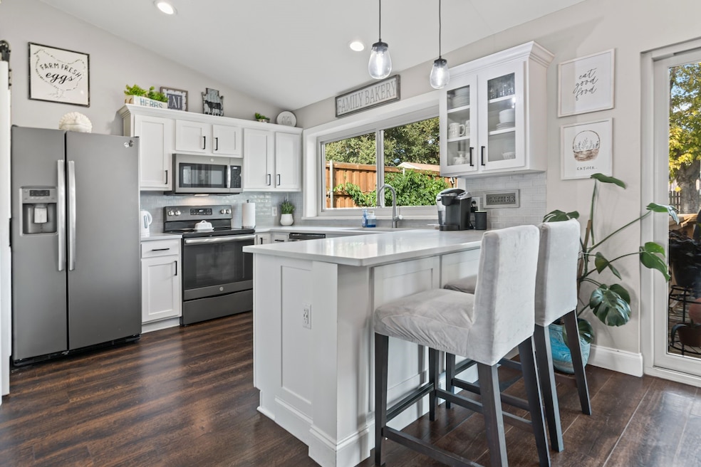 4017 Huckleberry Dr, Fort Worth, TX 76137 - photo 1