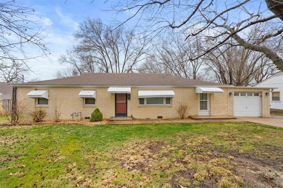 305 S Franklin St, Raymore, MO 64083 - photo 1