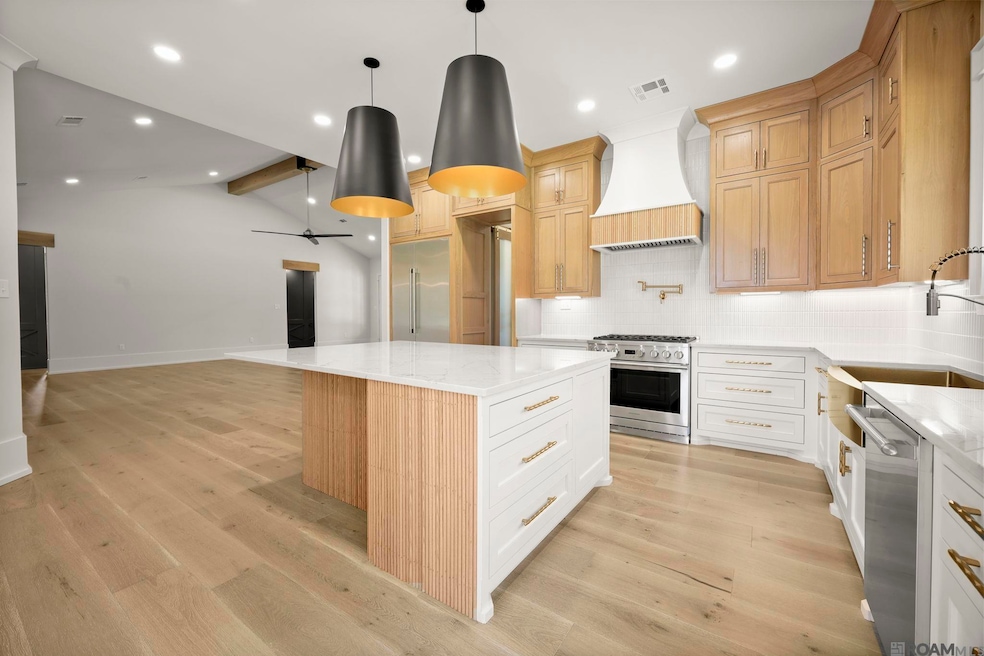 For Sale $799,000 • Co-Listing Agent