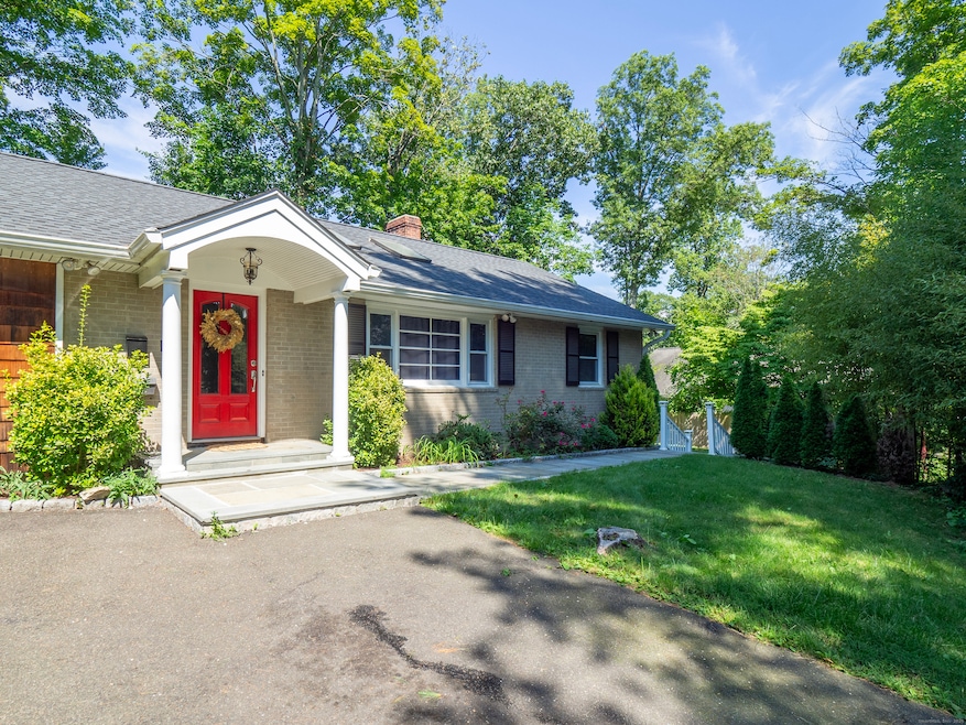 74 Lakeview Ave, New Canaan, CT 06840 - photo 1