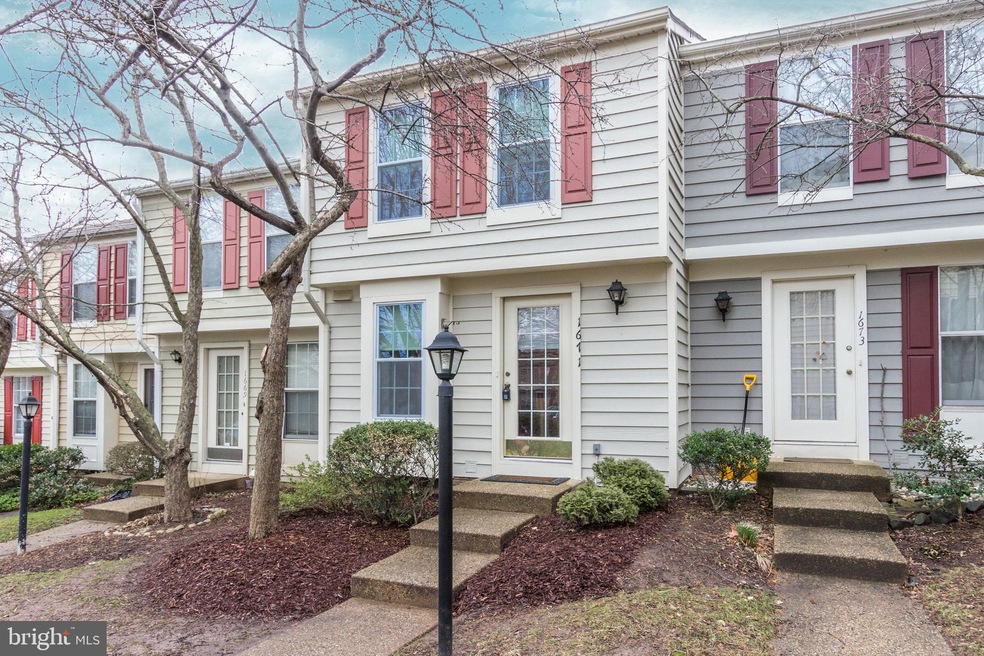 1671 Fieldthorn Dr, Reston, VA 20194 - photo 1