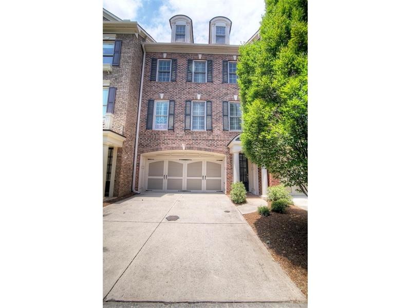 Lovely brick townhome minutes to Top Golf, Northpo