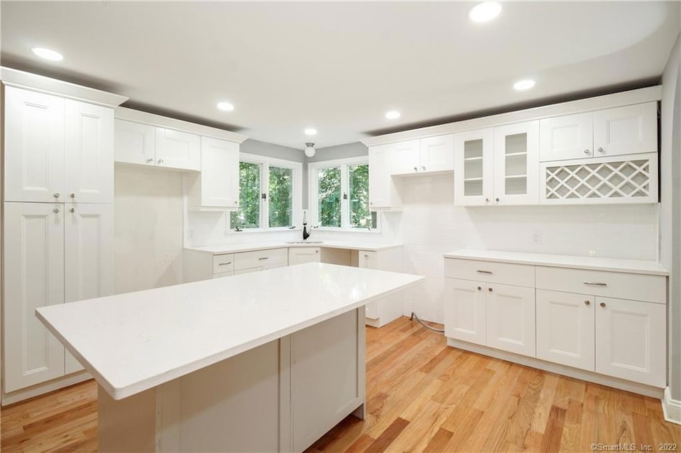 110 Fernwood Rd, Trumbull, CT 06611 - photo 1