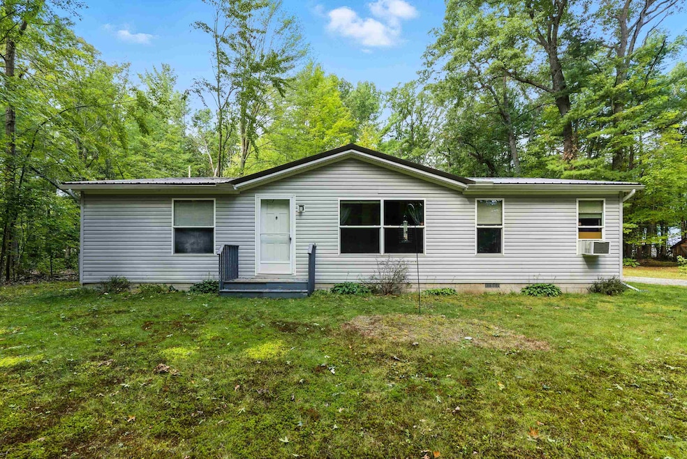 450 W Wackerly Rd, Sanford, MI 48657 - photo 1