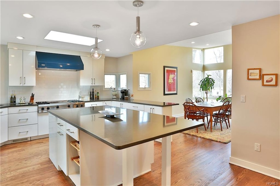 57 Old Farm Rd S, Pleasantville, NY 10570 - photo 1