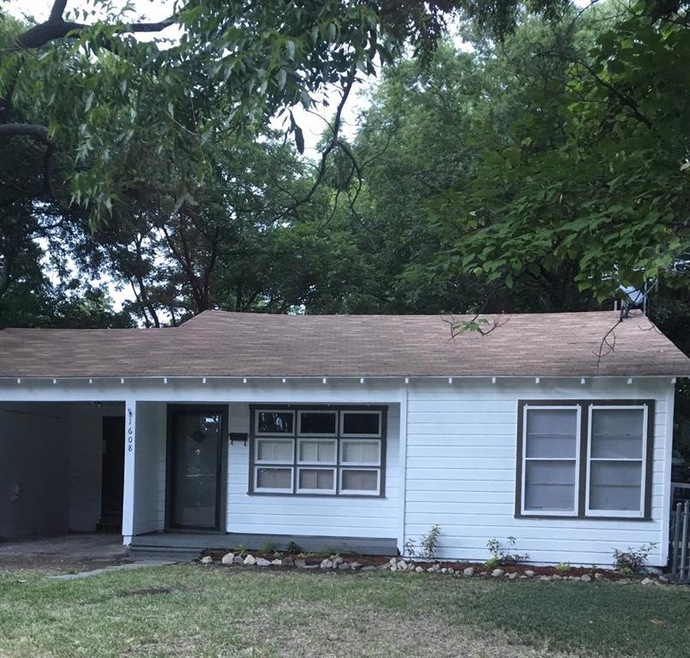 1608 N Buffalo Ave, Cleburne, TX 76033 - photo 1