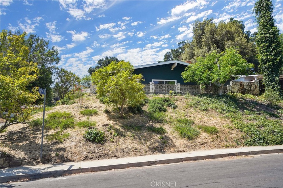 22238 Ybarra Rd, Woodland Hills, CA 91364 - photo 1