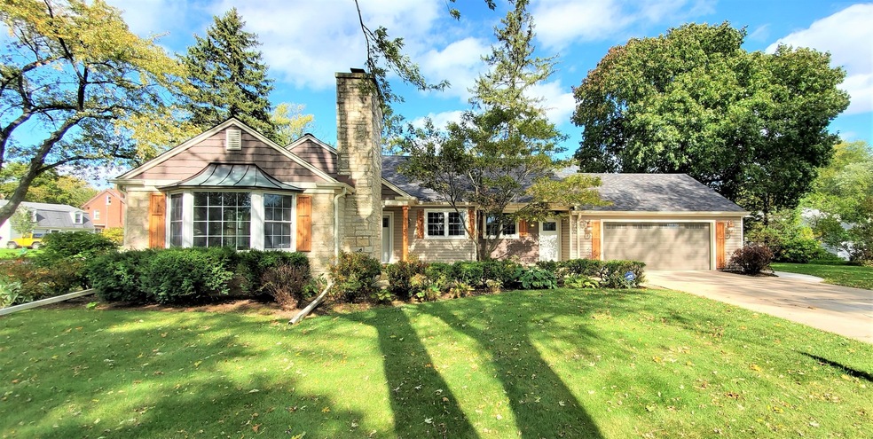 1503 E Evergreen St, Wheaton, IL 60187 - photo 1