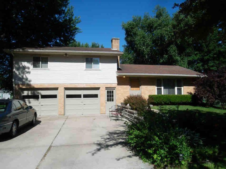 1411 Glen Rd, Midland, MI 48640 - photo 1