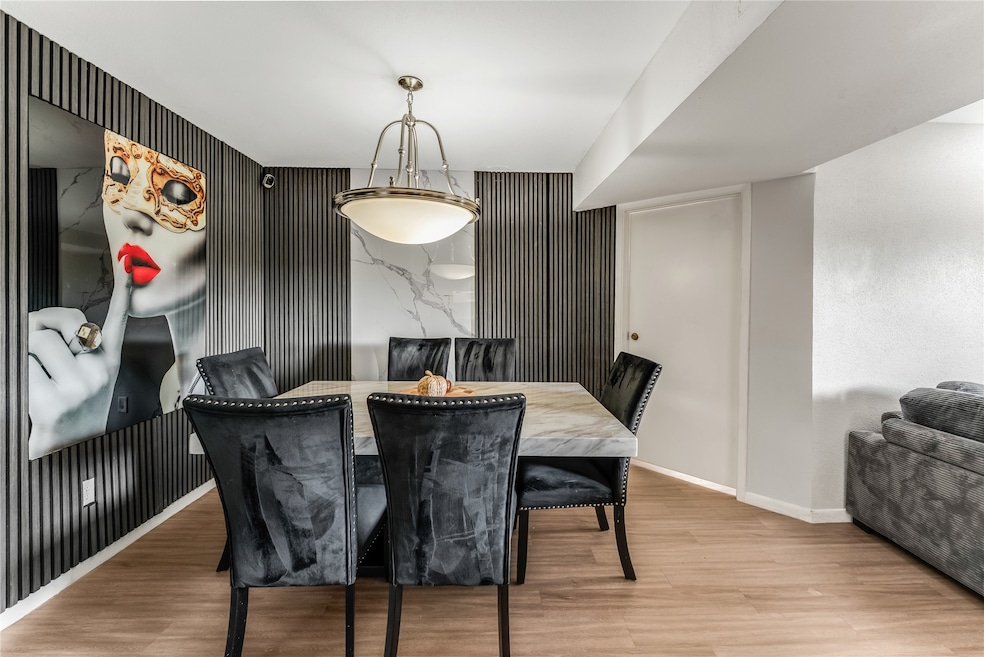 3085 Walnut Bend Ln unit 11, Houston, TX 77042 - photo 1