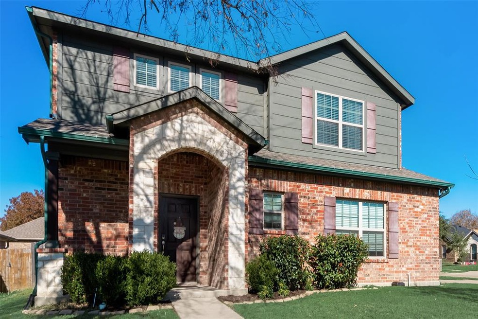 604 Oakmont Dr, Ennis, TX 75119 - photo 1