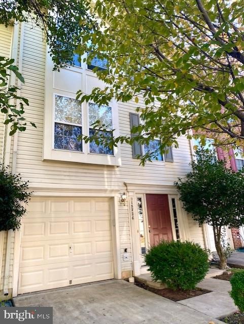 15726 Viewpoint Cir, Dumfries, VA 22025 - photo 1