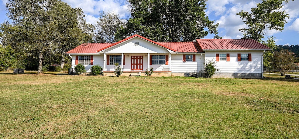 8511 Mckenzie Ln, Ooltewah, TN 37363 - photo 1