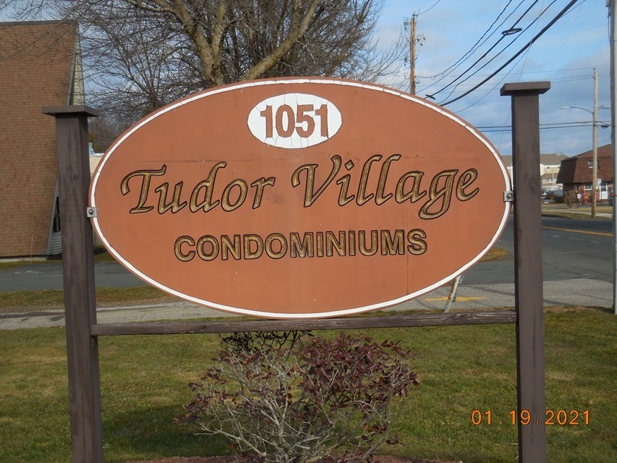 1051 Elm St unit 24, West Springfield, MA 01089 - photo 1