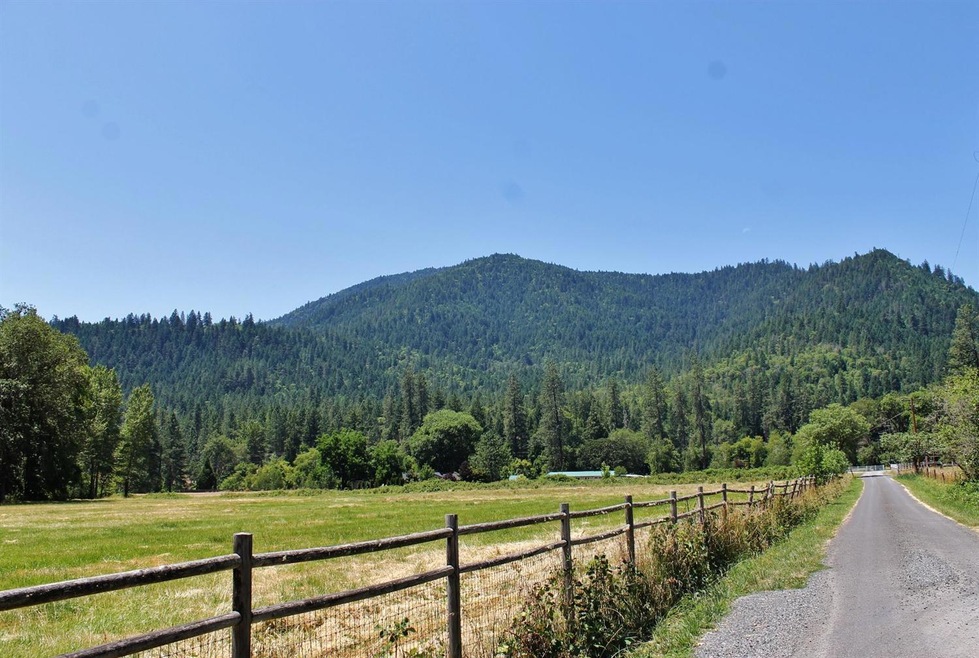 2567 E Evans Creek Rd, Rogue River, OR 97537 - photo 1