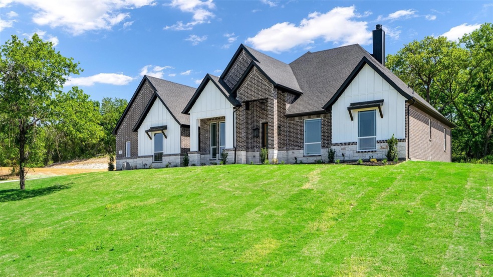 1023 Glenoaks Dr, Weatherford, TX 76088 - photo 1