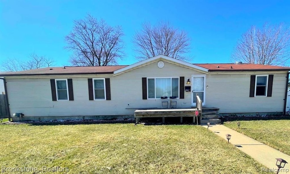 26761 Kathy St, Roseville, MI 48066 - photo 1