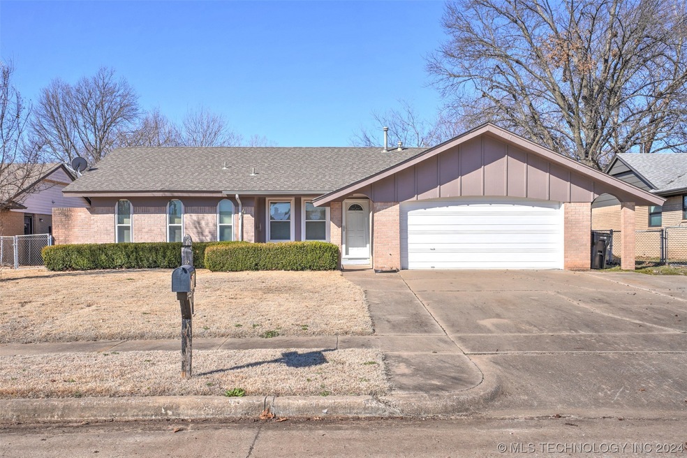 316 S Fern Place, Broken Arrow, OK 74012 - photo 1