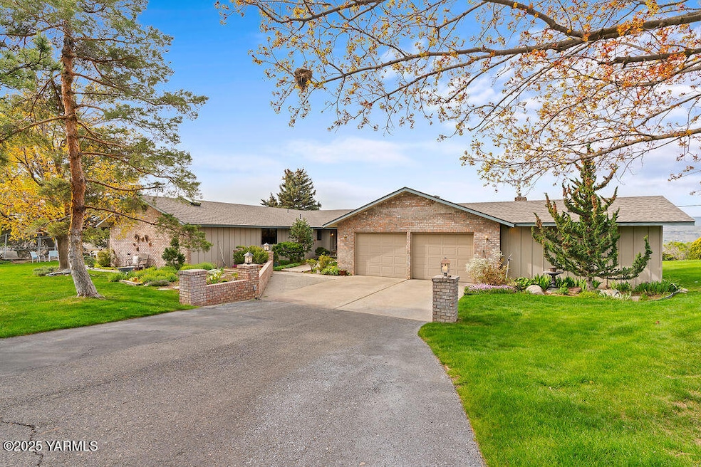 1081MaplewayRd-2