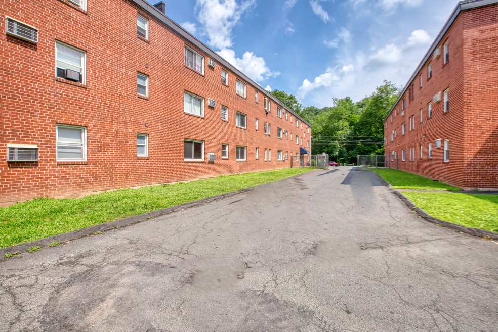 285 Westland St unit 275 C2, Hartford, CT 06112 - photo 1