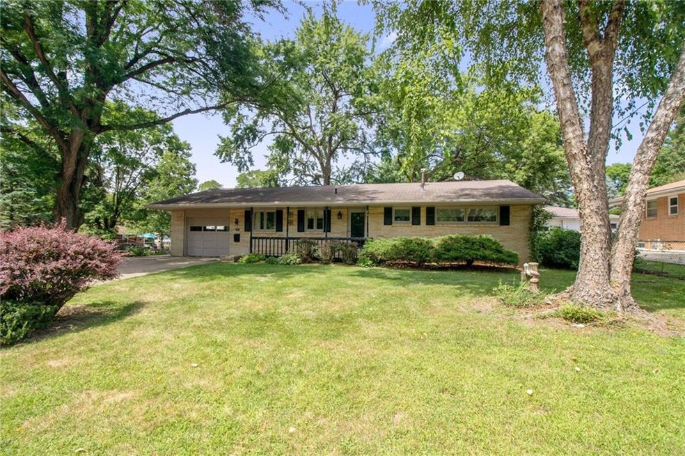 7211 Forest Ct, Windsor Heights, IA 50324 - photo 1