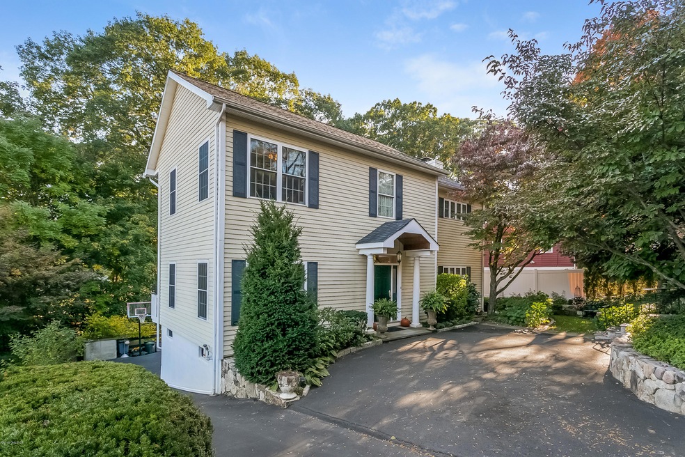 6 Riverview Ct, Greenwich, CT 06831 - photo 1