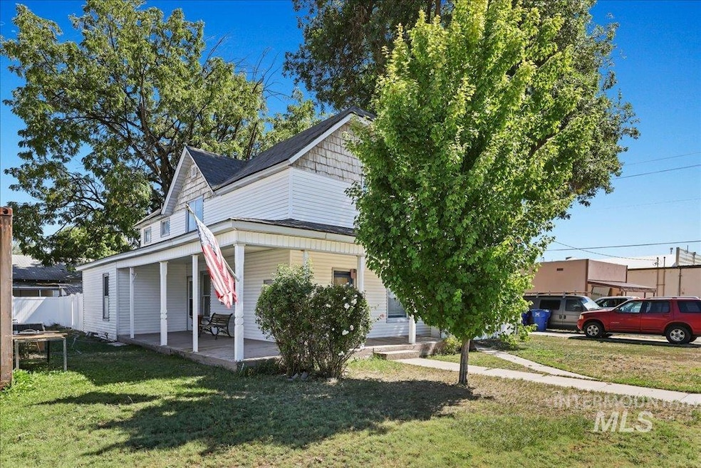 210 N 3rd St, Parma, ID 83660 - photo 1