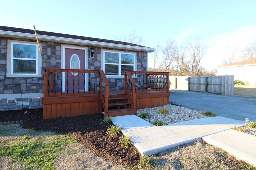 403 Pineridge Dr, Hopkinsville, KY 42240 - photo 1