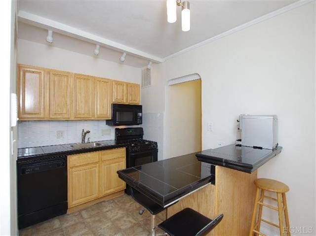 The Van Buren unit 6A, Bronx, NY 10463 - photo 1