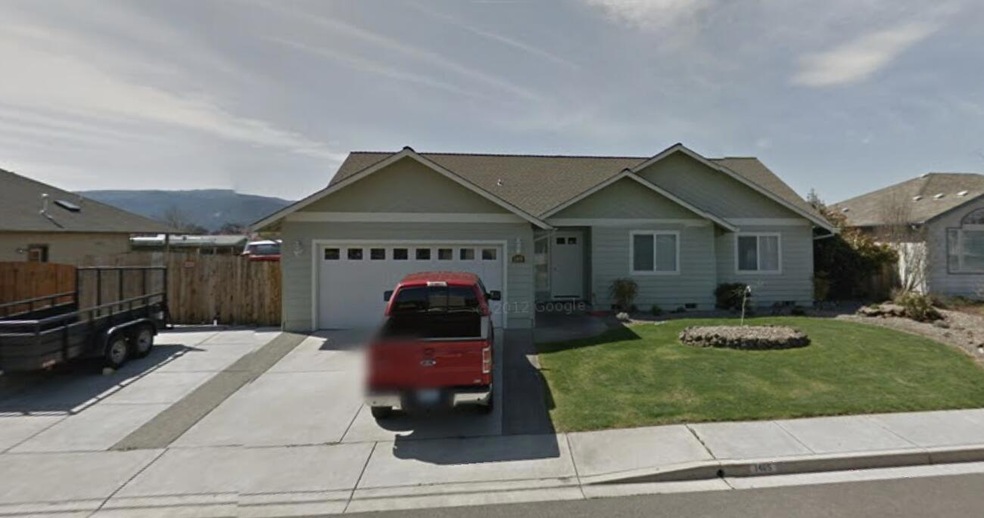 1465 Scofield St, Central Point, OR 97502 - photo 1