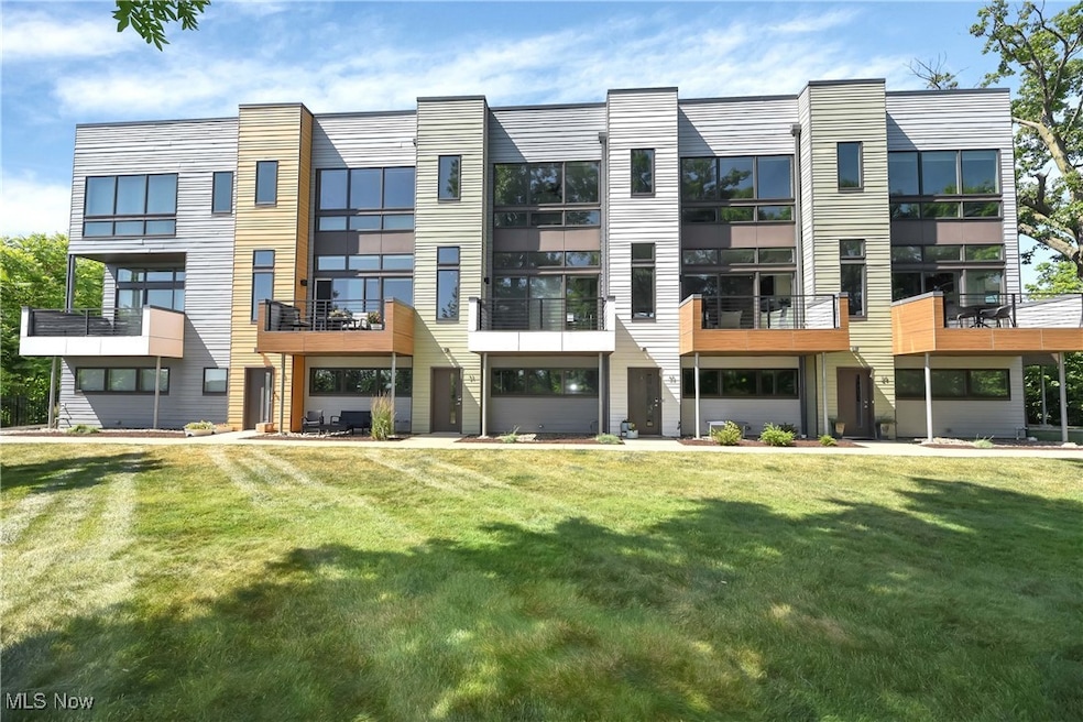 18875 Riversouth Terrace unit 31, Fairview Park, OH 44126 - photo 1