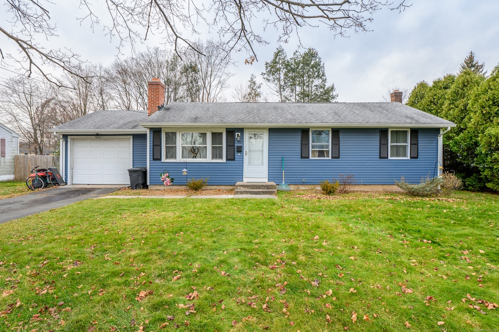 124 Bel-Aire Cir, Windsor Locks, CT 06096 - photo 1