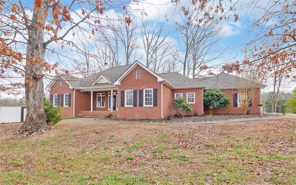 388 Creek View Drive Hoschton, GA 30548. Beautiful