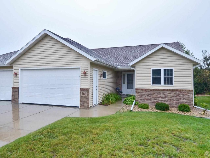 386 Sterling Dr, Oregon, WI 53575 - photo 1