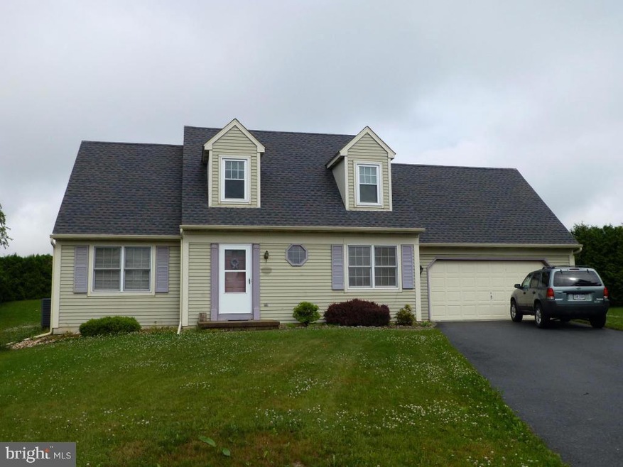 308 Cottonwood Ln, New Holland, PA 17557 - photo 1