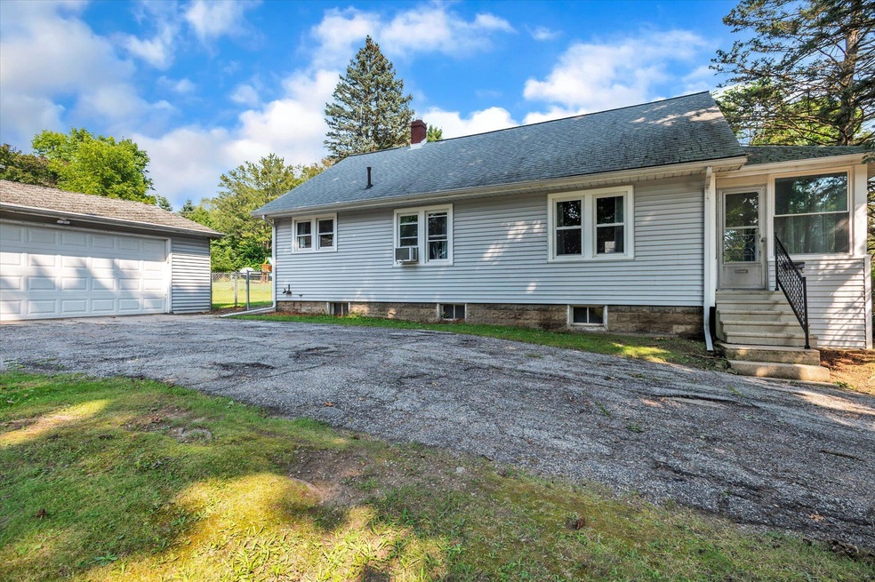 863 E Michigan Ave, Marshall, MI 49068 - photo 1