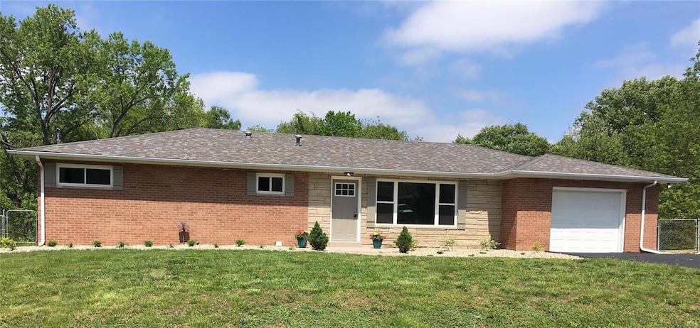 5 Holiday Dr, Collinsville, IL 62234 - photo 1