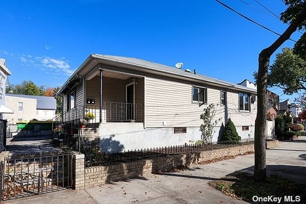 Sold $800,000 • Co-Listing Agent