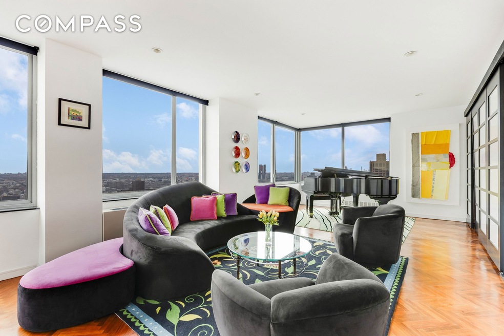 Sold $3,260,000 • Co-Listing Agent