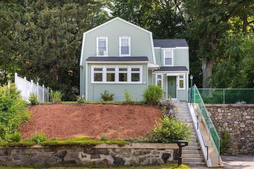 579 Chandler St, Worcester, MA 01602 - photo 1
