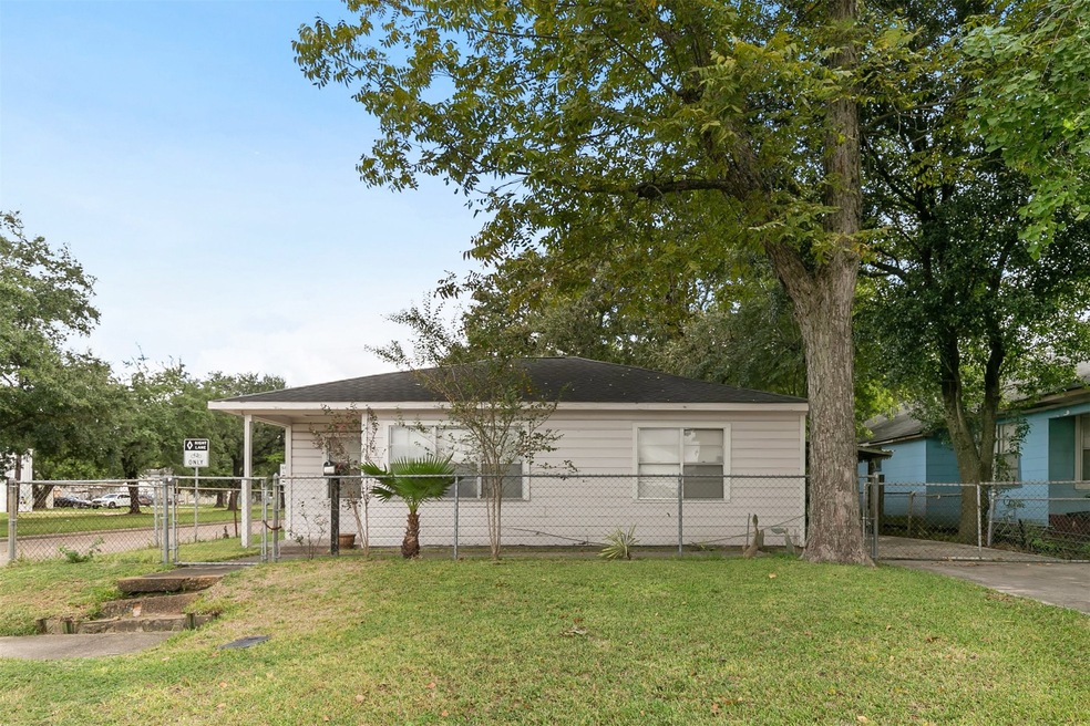 4714 Mcewen St, Houston, TX 77009 - photo 1