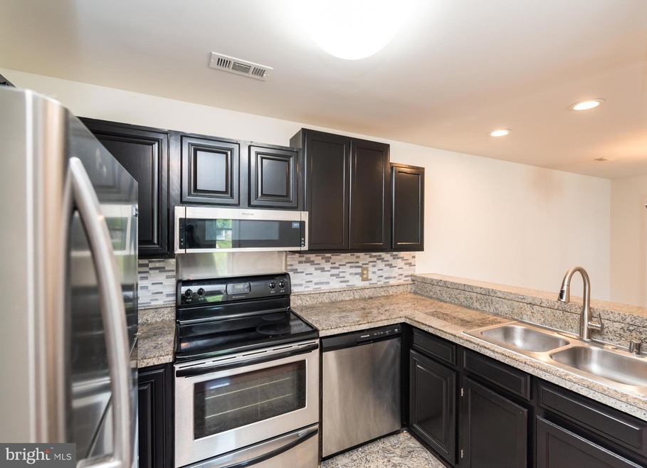 100 Chesterfield Ln unit 202, Stafford, VA 22556 - photo 1