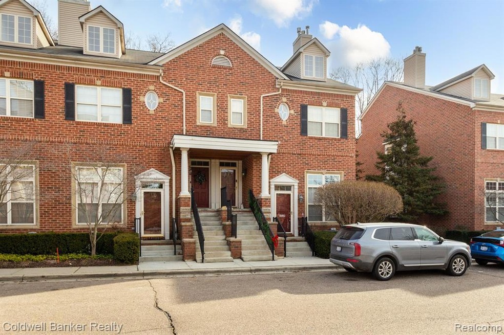 BEAUTIFUL, 2BR END UNIT CONDO