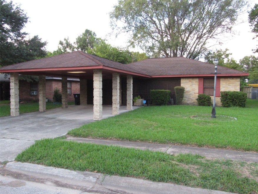 431 E Delz Dr, Houston, TX 77022 - photo 1