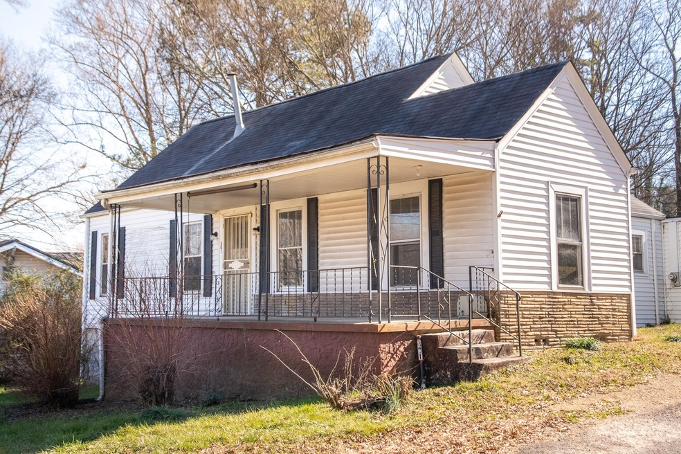 301 Lakeview Dr, Rossville, GA 30741 - photo 1