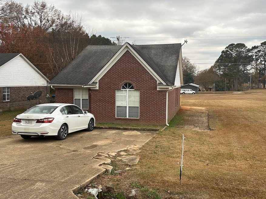22 Cr 4070, Marietta, MS 38829 - photo 1