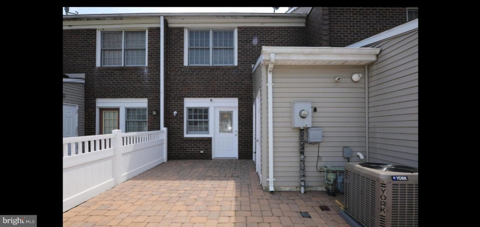 104 Washington Ct, Camden, NJ 08103 - photo 1