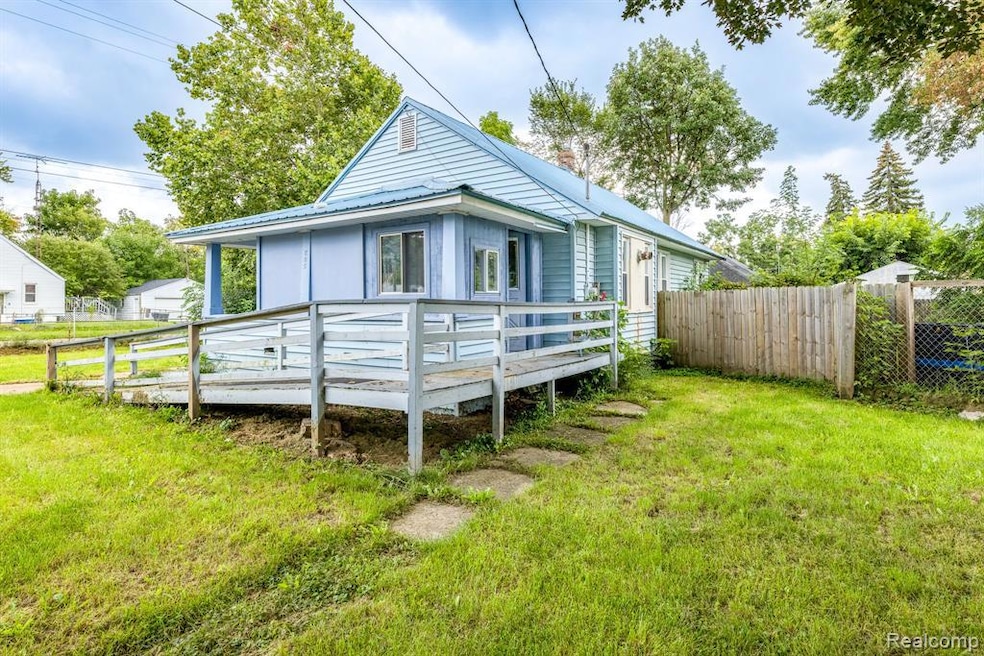 805 Alvord Ave, Flint, MI 48507 - photo 1